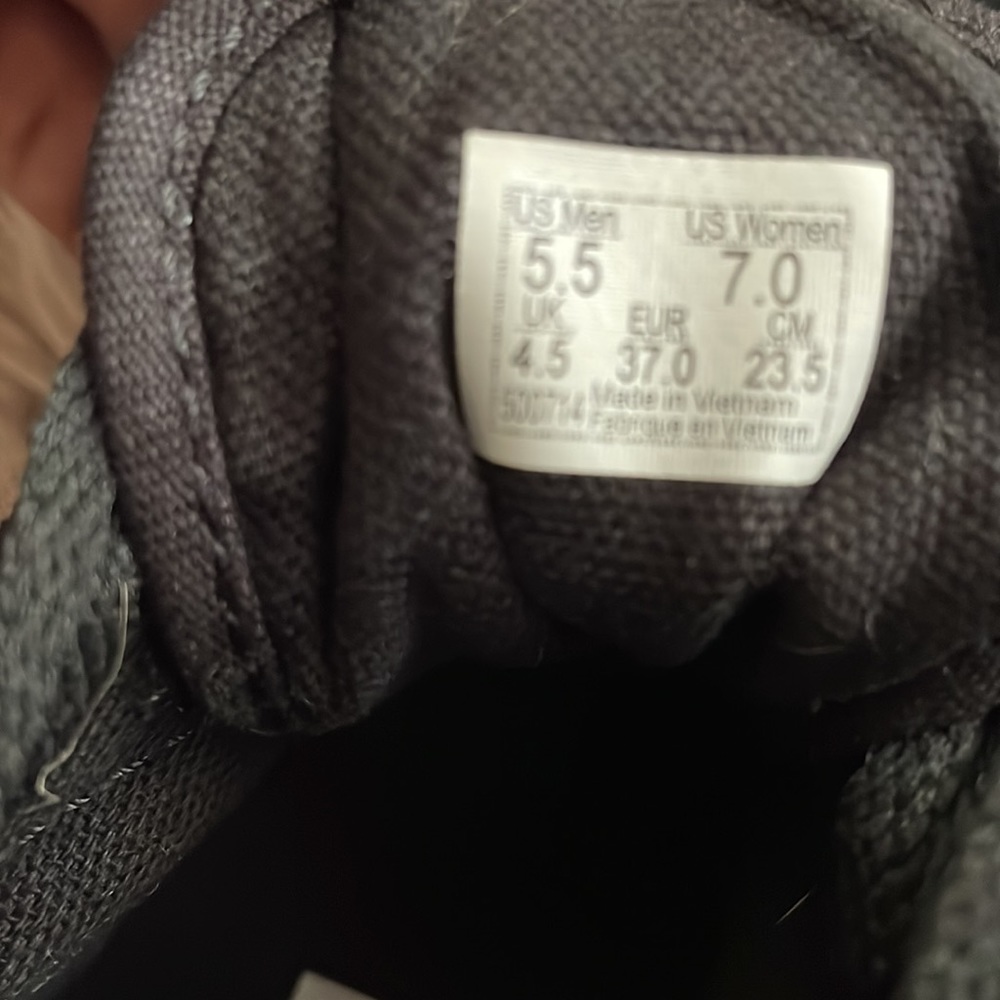 Vans - Picture 2 of 2